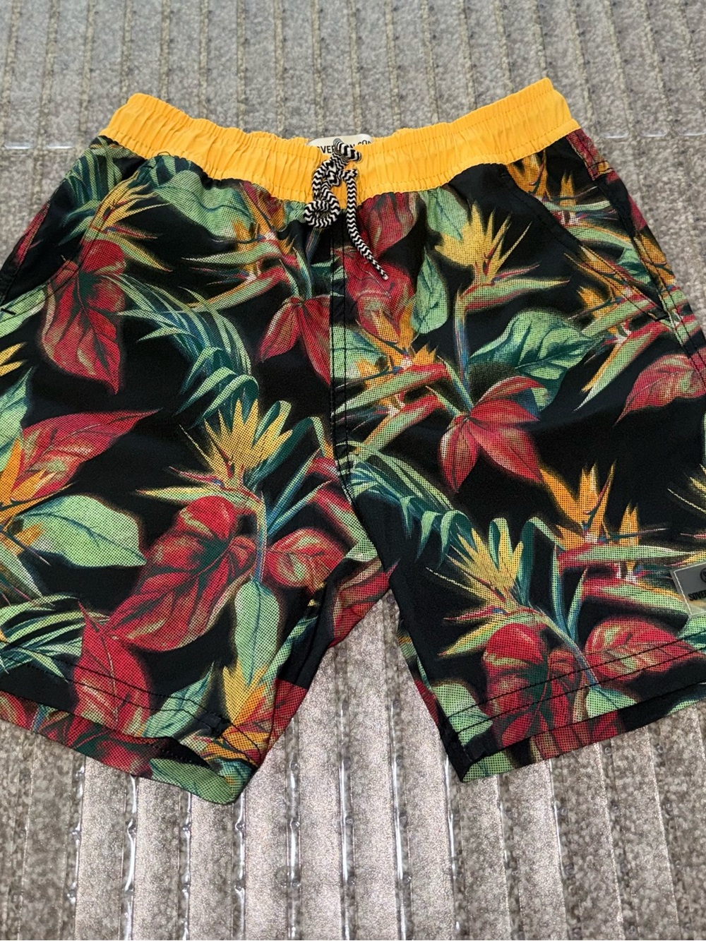 Boyw small 7/8 Tropical Floral Swim Trunks - Yellow Waistband
